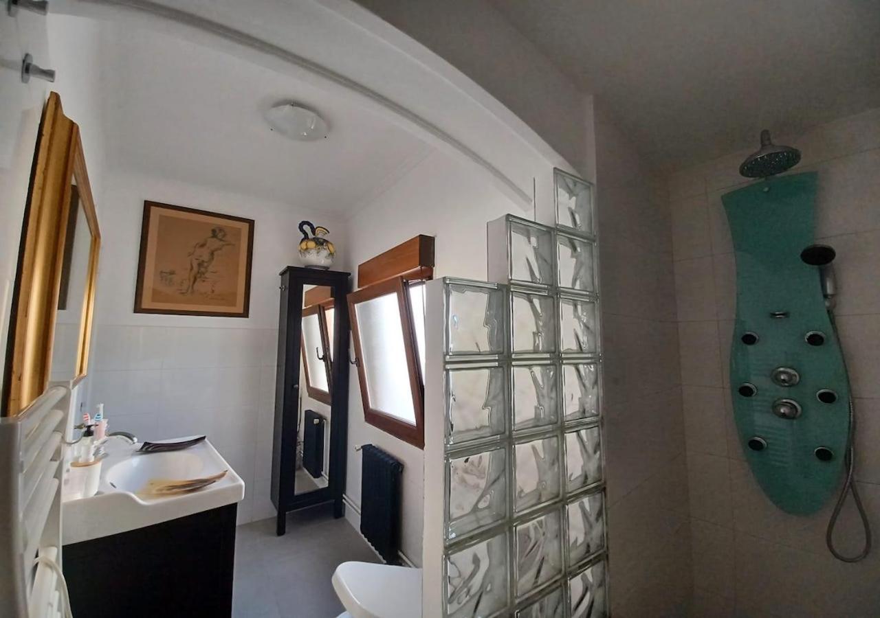 Habitaciones En El Atico De Tona Mirando A La Bahia De Santander Bagian luar foto